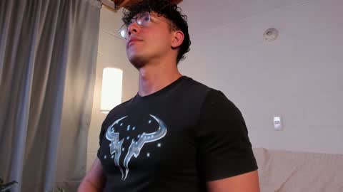 Snapshot of blake_levi chatting on 2, 1, 2025 Blake Levi Independent Model online show from 2, 1, 2025