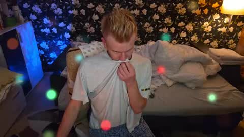 blond_boy69 online show from 11, 5, 2026