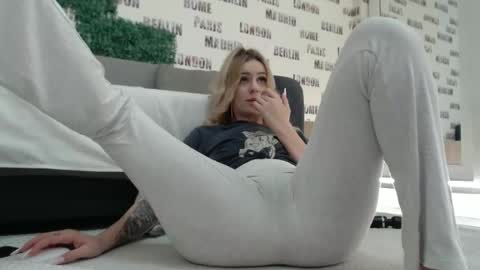 blonddaiana23 online show from 15, 2, 2025