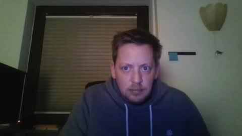 Snapshot of blonde32m chatting on 15, 12, 2024 blonde32m online show from 15, 12, 2024