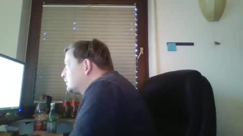 Snapshot of blonde32m chatting on 17, 12, 2024 blonde32m online show from 17, 12, 2024