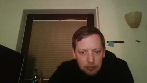 Snapshot of blonde32m chatting on 5, 1, 2025 blonde32m online show from 5, 1, 2025