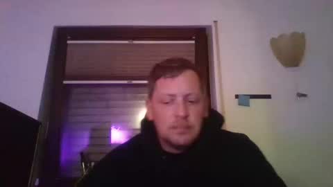 Snapshot of blonde32m chatting on 23, 9, 2025 blonde32m online show from 23, 9, 2025