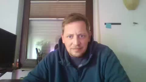 Snapshot of blonde32m chatting on 6, 10, 2025 blonde32m online show from 6, 10, 2025