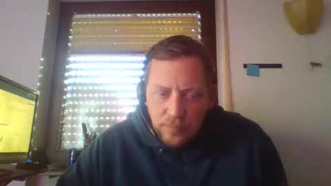 Snapshot of blonde32m chatting on 3, 11, 2025 blonde32m online show from 3, 11, 2025