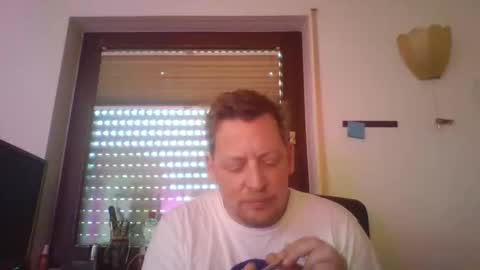 Snapshot of blonde32m chatting on 8, 11, 2025 blonde32m online show from 8, 11, 2025