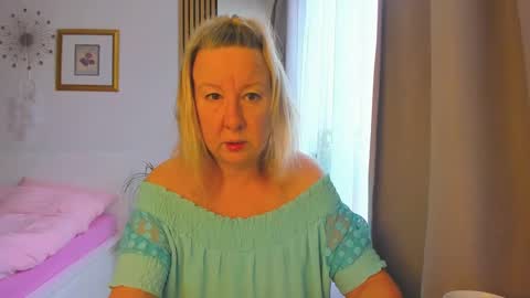 Nicole online show from 5, 1, 2025