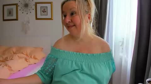 Nicole online show from 8, 2, 2026