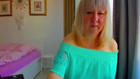 Nicole online show from 2, 5, 2026