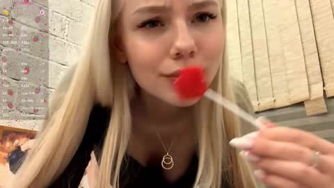 Snapshot of blonde_aria chatting on 15, 3, 2026 Aria online show from 15, 3, 2026