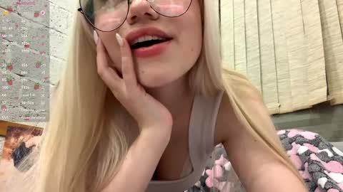 Snapshot of blonde_aria chatting on 17, 3, 2026 Aria online show from 17, 3, 2026