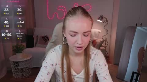 Snapshot of blonde_vibe chatting on 22, 3, 2026 Nessa online show from 22, 3, 2026