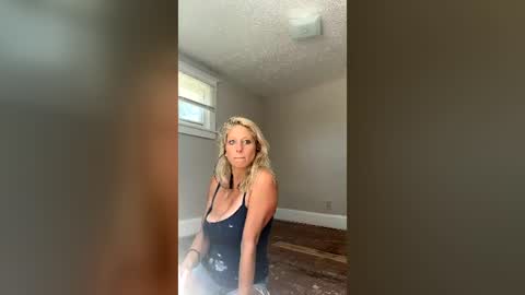 Snapshot of blondecum4 chatting on 23, 6, 2026 twodumbgirlsandurdick online show from 23, 6, 2026