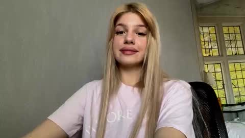 Snapshot of blondellgrubaugh chatting on 15, 11, 2025 Evelina online show from 15, 11, 2025