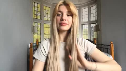 Snapshot of blondellgrubaugh chatting on 16, 11, 2025 Evelina online show from 16, 11, 2025