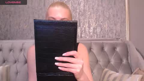 Snapshot of blondiestarxxx chatting on 29, 11, 2025 Helen online show from 29, 11, 2025