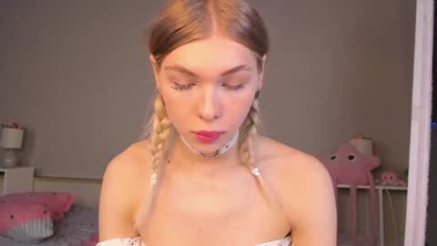 Snapshot of blondy_fina chatting on 9, 6, 2026 blondy_fina online show from 9, 6, 2026
