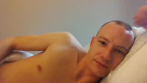 blue_eyes_888 online show from 6, 1, 2025