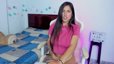 Snapshot of blue_petite chatting on 4, 1, 2025 Linda  online show from 4, 1, 2025