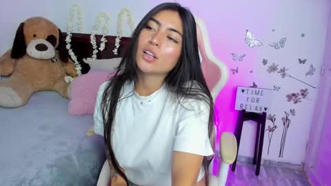 Snapshot of blue_petite chatting on 5, 3, 2025 Linda  online show from 5, 3, 2025