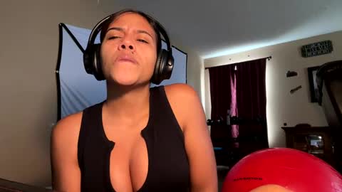 Snapshot of blueaby1 chatting on 9, 10, 2025 blueaby1 online show from 9, 10, 2025