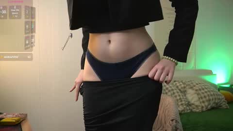 Snapshot of bluebeell chatting on 3, 12, 2025 bluebeell online show from 3, 12, 2025