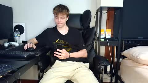 Snapshot of bobby72738 chatting on 28, 9, 2025 bobby72738 online show from 28, 9, 2025