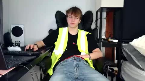 Snapshot of bobby72738 chatting on 21, 10, 2025 bobby72738 online show from 21, 10, 2025