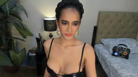 bombshelllaurax online show from 19, 1, 2026