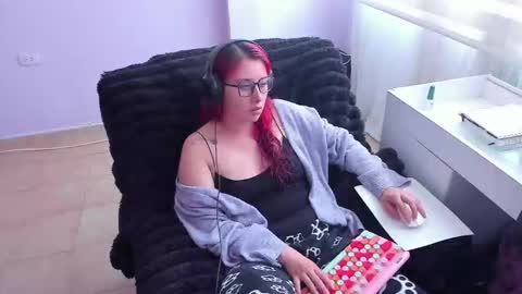 Bonnie Help me reach 500 likes online show from 8, 10, 2025