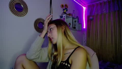 Snapshot of bonny_clyde_xx_ chatting on 11, 12, 2024 Soffy Brooks Independent model online show from 11, 12, 2024