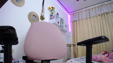 Snapshot of bonny_clyde_xx_ chatting on 1, 2, 2025 Soffy Brooks Independent model online show from 1, 2, 2025