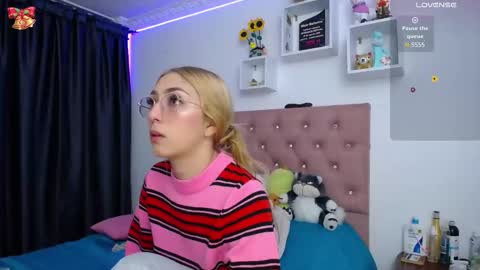 Snapshot of bonny_clyde_xx_ chatting on 25, 10, 2025 Soffy Brooks Independent model online show from 25, 10, 2025