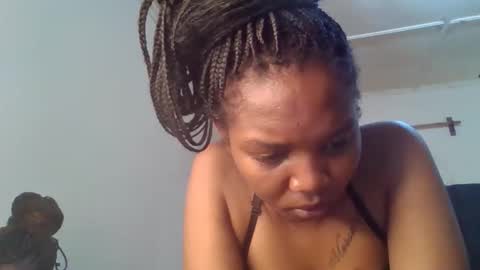 Snapshot of bootie_caramel chatting on 8, 11, 2025 bootie_caramel online show from 8, 11, 2025