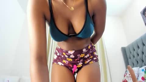bouncy_booty677 online show from 24, 4, 2026