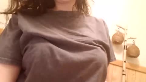 Bouncy Queen Majesty online show from 16, 9, 2025