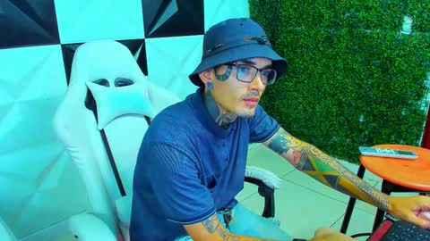 Snapshot of boy_tatto77 chatting on 16, 1, 2026 boy_tatto77 online show from 16, 1, 2026