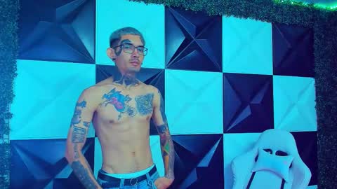 Snapshot of boy_tatto77 chatting on 17, 1, 2026 boy_tatto77 online show from 17, 1, 2026