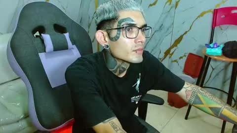 Snapshot of boy_tatto77 chatting on 5, 2, 2026 boy_tatto77 online show from 5, 2, 2026