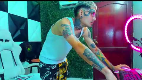 Snapshot of boy_tatto77 chatting on 10, 3, 2026 boy_tatto77 online show from 10, 3, 2026