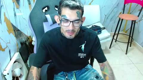 Snapshot of boy_tatto77 chatting on 15, 3, 2026 boy_tatto77 online show from 15, 3, 2026