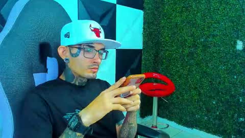 Snapshot of boy_tatto77 chatting on 22, 3, 2026 boy_tatto77 online show from 22, 3, 2026