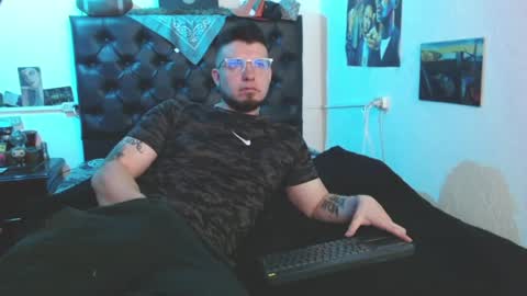 brad hot boy online show from 6, 5, 2026
