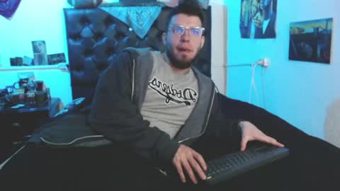 brad hot boy online show from 27, 5, 2026