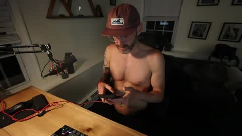 Snapshot of bradbronton chatting on 8, 5, 2026 BradBronton online show from 8, 5, 2026
