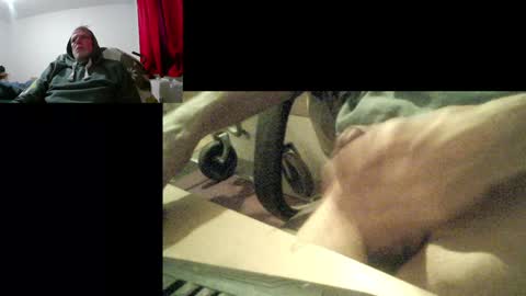 Snapshot of bremer64 chatting on 5, 2, 2025 bremer64 online show from 5, 2, 2025