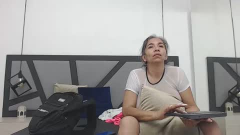 BRENDA VELASQUEZ online show from 4, 3, 2025