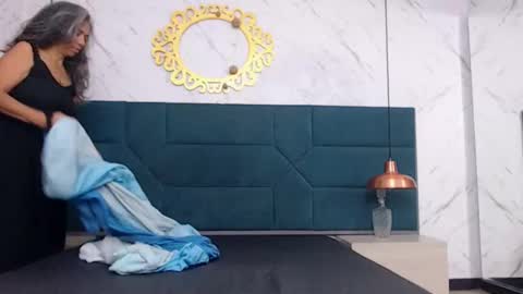 BRENDA VELASQUEZ online show from 1, 12, 2025