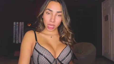 brendaaguerra online show from 4, 1, 2025