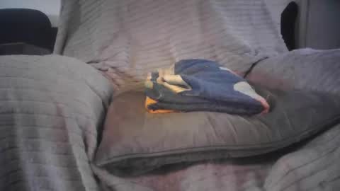 Snapshot of bri20fu chatting on 8, 1, 2026 raining down on me online show from 8, 1, 2026